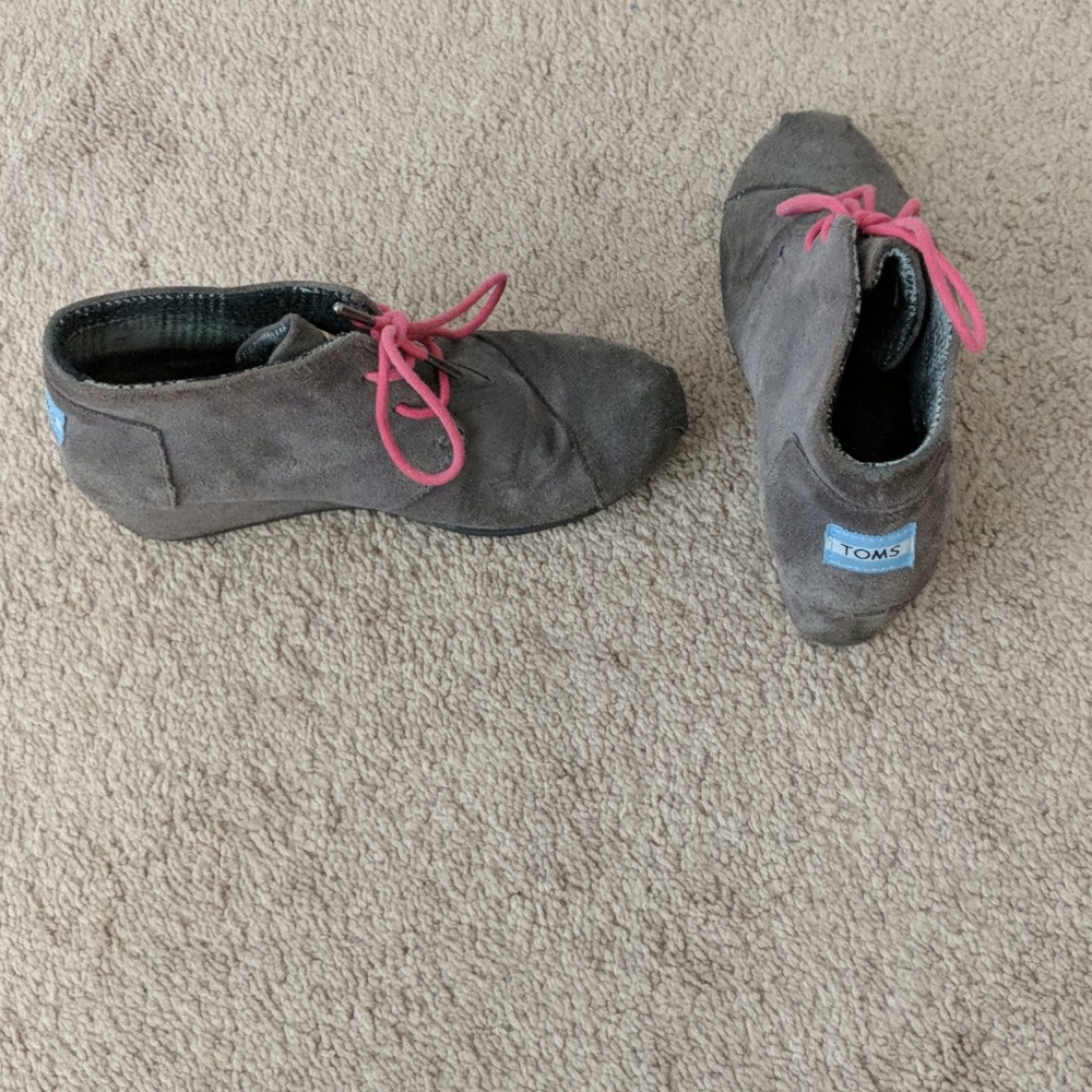 Toms size 7 Desert Wedge